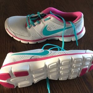 NWT Nike shoes size 10